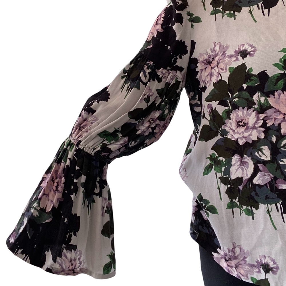 Club Monaco women’s blouse EUC Size L bell sleeves